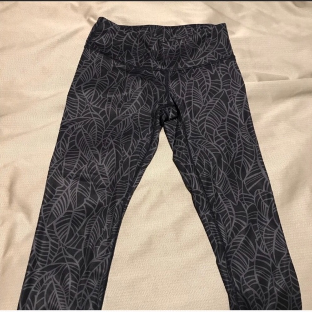 Lululemon grey printed leggings - Picture 2 of 2